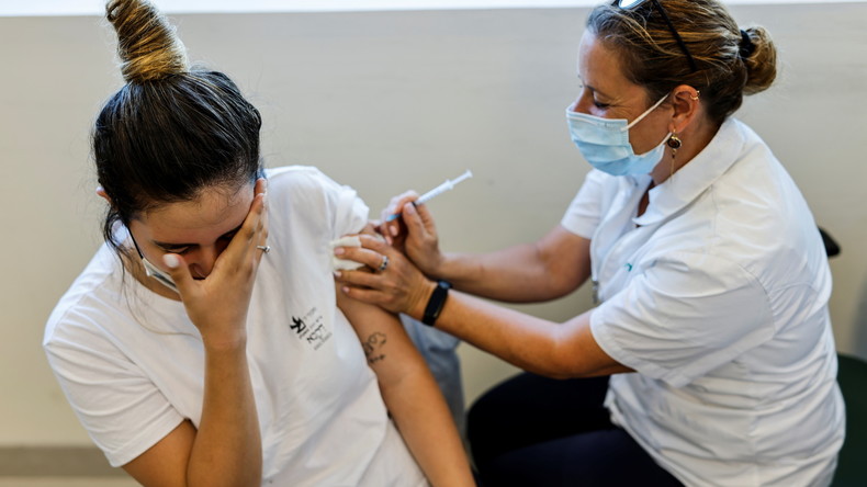 La Haute autorité de santé recommande une troisième dose de vaccin dès 18 ans
