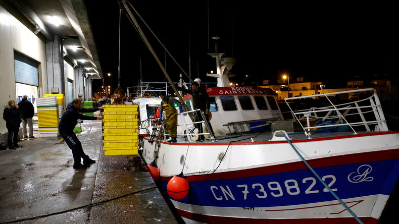 Les pêcheurs français annoncent le blocage d'Eurotunnel pour les marchandises et de ports vendredi
