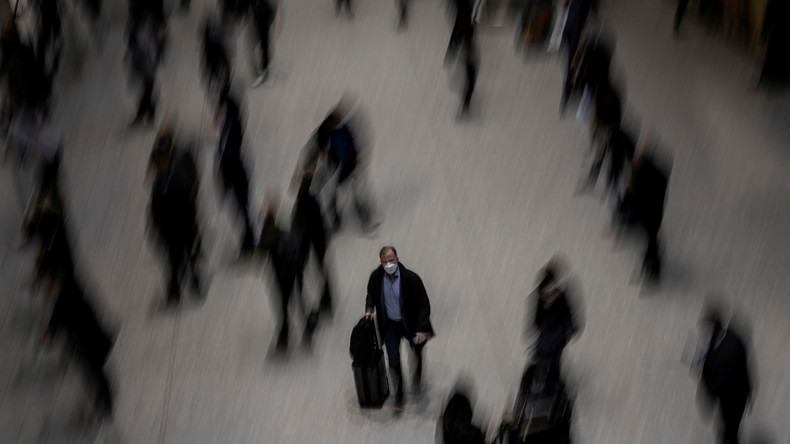 Paris, Londres, Berlin... Plusieurs pays prennent des mesures aux frontières face au nouveau variant