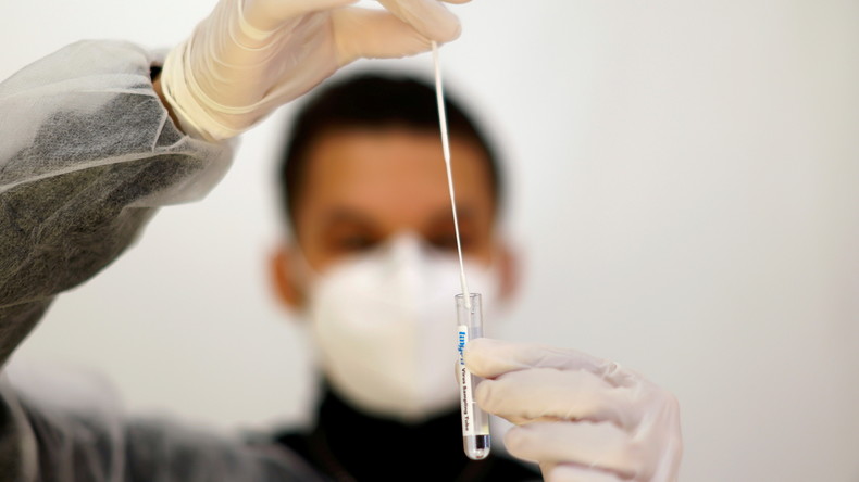 France : isolement pour les cas contacts de personnes testées positives au variant Omicron