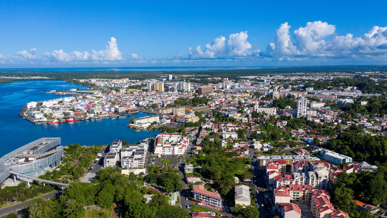 Guadeloupe : nouvelle manifestation à Pointe-à-Pitre, le ministre des Outre-mer se rend aux Antilles