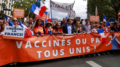 Florian Philippot, président du parti Les Patriotes, participe à une manifestation contre les restrictions sanitaires, à Paris, France, le 31 juillet 2021.