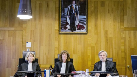De gauche à droite les juges I. Kroft, D. Aarts et H. Hofhuis lors d’une audience dans l’affaire Fédération de Russie contre Ioukos Universal au tribunal de La Haye le 9 février 2016 (illustration).
