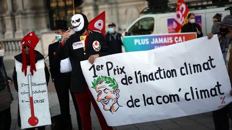 Paris : journée internationale de mobilisation pour le climat organisée à l'occasion de la COP26