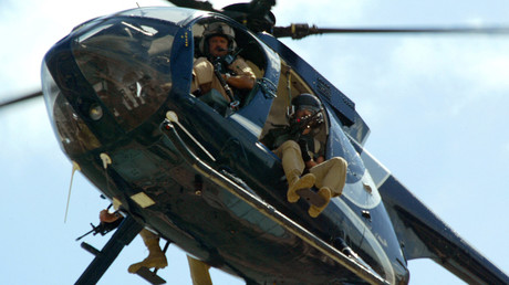 Photographie datant du 24 janvier 2007, sur laquelle on voit des membres de la société de sécurité privée américaine Blackwater patrouillant au-dessus de Bagdad, en Irak (image d'illustration).