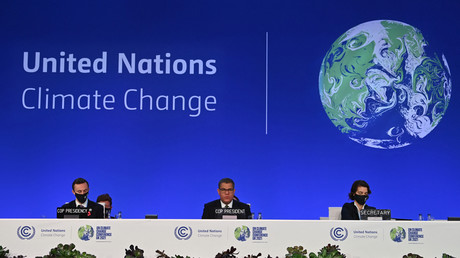 Le président britannique de la COP26, Alok Sharma, prend la parole lors de la Conférence des Nations unies sur les changements climatiques COP26 à Glasgow (Ecosse), le 11 novembre 2021.