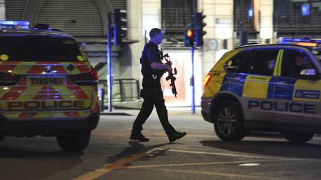 Royaume-Uni : la police antiterroriste arrête trois hommes après une explosion devant un hôpital