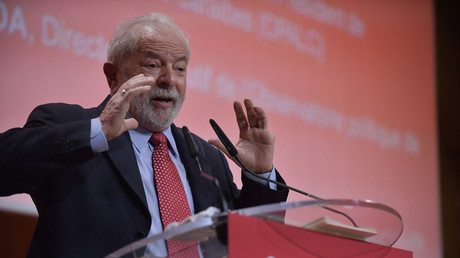 La gauche s'arrache l'ex-président brésilien Lula en visite à Paris