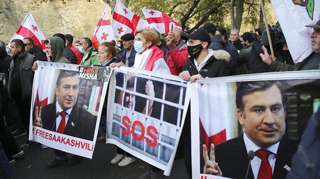Un rassemblement de l'opposition géorgienne en soutien à l'ancien président Mikheil Saakashvili à Tbilissi, le 15 novembre 2021 (image d'illustration).
