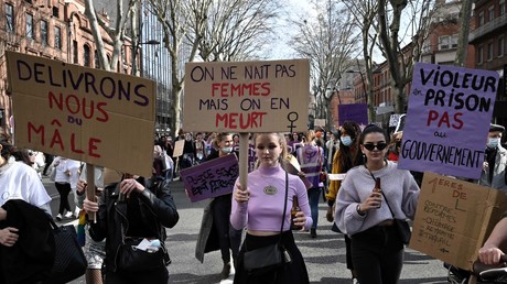 Manifestation à Paris contre les violences sexuelles à l'appel du Collectif #NousToutes