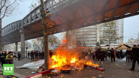 Gaz lacrymogène, départs de feu... Tensions en marge de la mobilisation des Gilets jaunes à Paris
