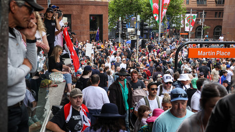 Australie : opposants à l'obligation vaccinale et contre-manifestants défilent en même temps (VIDEO)