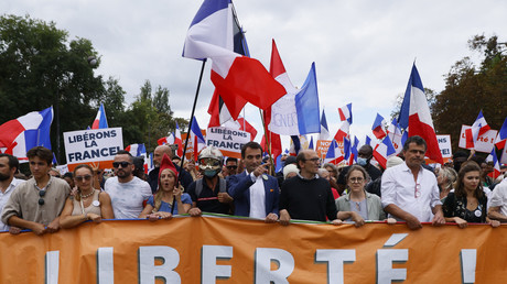 Paris : manifestation pour dire «non à la dictature sanitaire» à l'appel des Patriotes (VIDEOS)