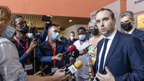 «Lâcher la Guadeloupe», «huile sur le feu» : tollé après les propos de Lecornu sur l'autonomie