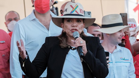 Xiomara Castro, candidate à la présidentielle du Parti Libre, lors du rassemblement de clôture de sa campagne à San Pedro Sula, au Honduras, le 20 novembre 2021.