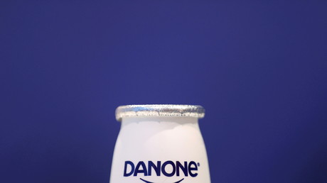Une usine Danone passe au végétal, les producteurs de lait inquiets