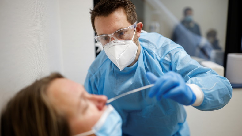 France : plus de 50 000 nouveaux cas en 24 heures, à l'approche d'un Conseil de défense sanitaire