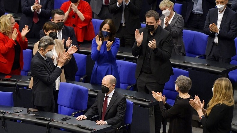 Premières réactions internationales à l'élection d'Olaf Scholz au poste de chancelier allemand