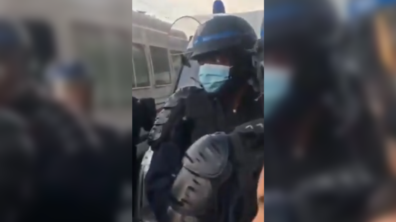Quatre mois de prison avec sursis pour la youtubeuse ayant traité un policier noir de «vendu»