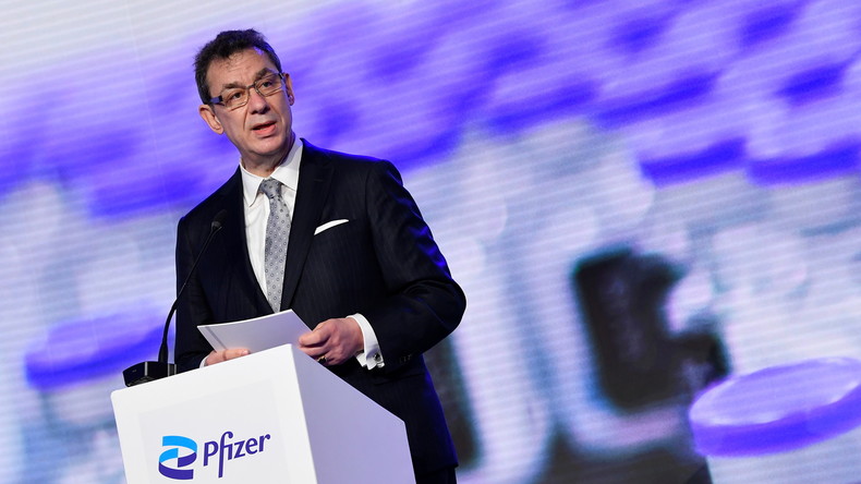 Le PDG de Pfizer estime qu'une quatrième dose de vaccin pourrait être nécessaire plus tôt que prévu