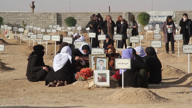 Irak : sept ans après les massacres, les Yézidis enterrent 41 victimes de Daesh