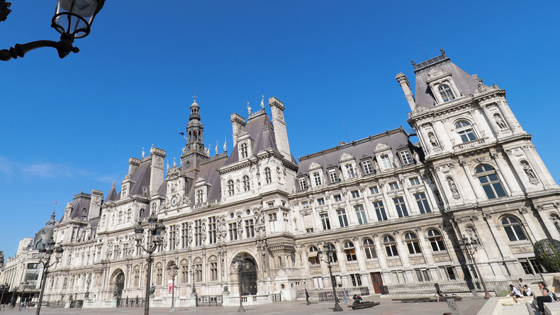 Paris : des membres de l'opposition dénoncent l'écriture inclusive sur des plaques commémoratives