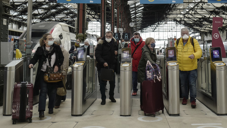 La SNCF souhaite renforcer les contrôles du pass sanitaire dans les gares