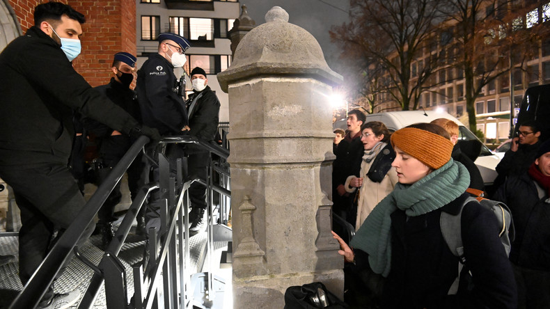 «Forces obscures» : des catholiques manifestent à Bruxelles contre un concert dans une église