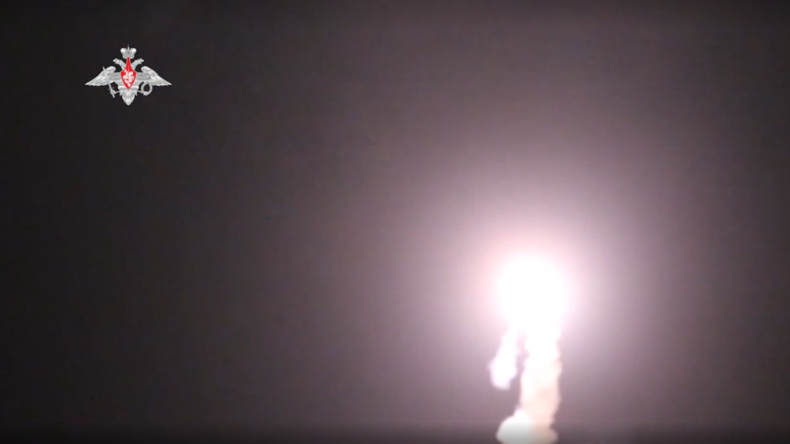 Russie : les images d’un nouveau tir de missile hypersonique Zircon depuis la mer Blanche