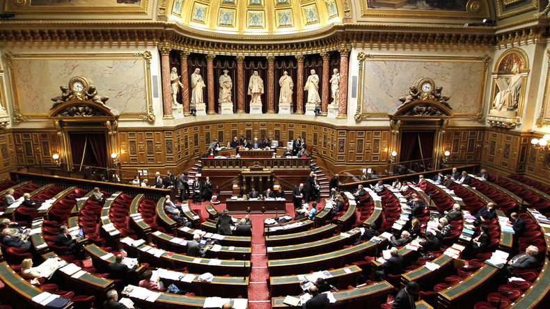 Le Parlement adopte une loi imposant des quotas de femmes aux postes de direction des entreprises