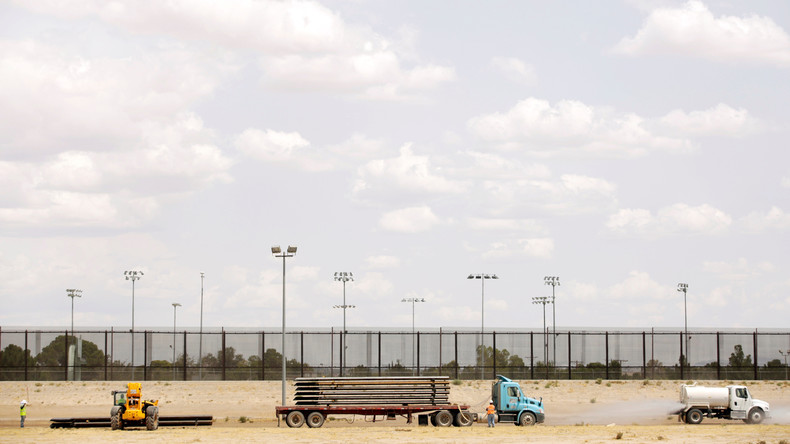 Le Texas lance la construction de son propre «mur» anti-migrants à la frontière avec le Mexique
