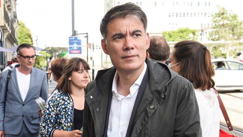 «Entre mon chien et un migrant» : la comparaison étonnante d'Olivier Faure