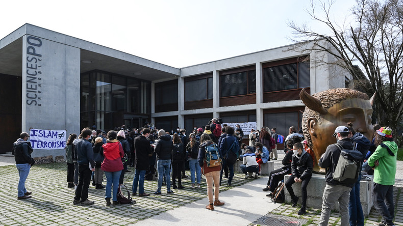 Suspension d'un enseignant à Sciences Po Grenoble : 40 personnalités interpellent Frédérique Vidal