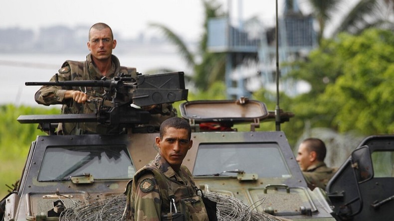 La visite de Zemmour aux militaires basés en Côte d'Ivoire critiquée par le ministère des Armées