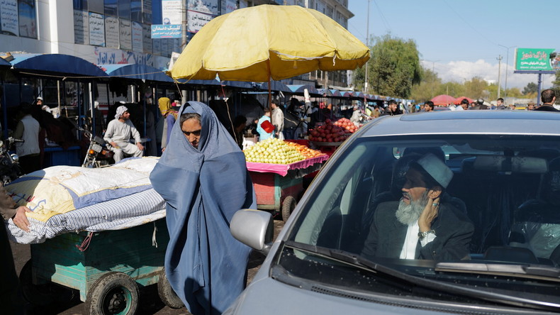 Afghanistan : les femmes interdites de trajets de plus de 72 km sans accompagnant masculin