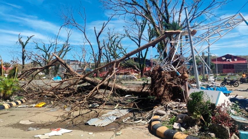 Aux Philippines, le typhon Rai provoque 375 morts et 56 disparus (IMAGES)