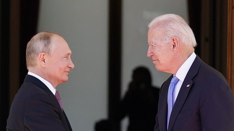 Poutine et Biden devraient s'entretenir prochainement en visioconférence, confirme le Kremlin
