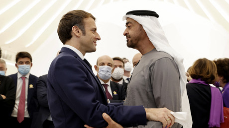 Emmanuel Macron rencontre ses alliés controversés du golfe Persique (VIDEO)