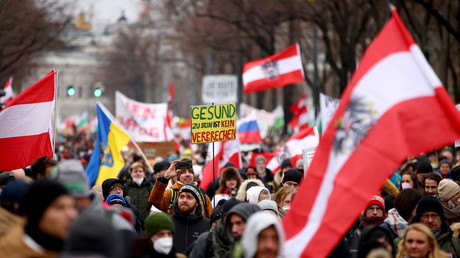 Restrictions liées au Covid : des dizaines de milliers d'Autrichiens protestent à Vienne