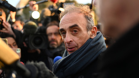 Zemmour tient son premier meeting de campagne sous haute tension