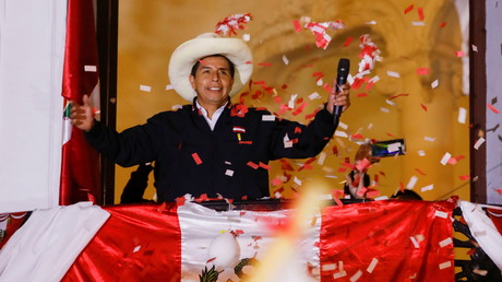 Pedro Castillo s'adresse à des partisans depuis le siège du parti Pérou libre, à Lima, au Pérou, le 8 juin 2021.