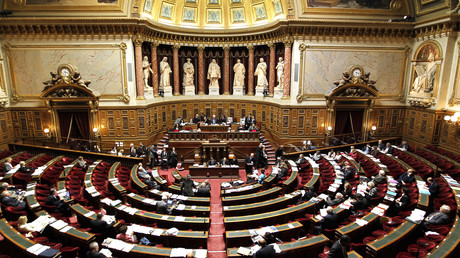 Le Parlement adopte une loi imposant des quotas de femmes aux postes de direction des entreprises