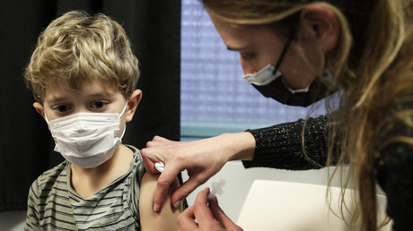 La vaccination des enfants de 5 à 11 ans ouvrira le 22 décembre «si tout va bien», selon Véran