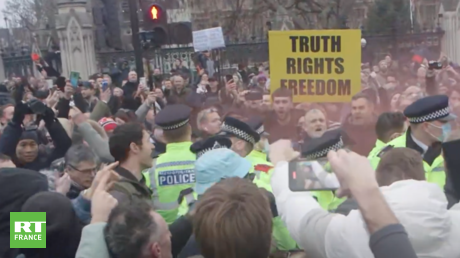 Royaume-Uni : heurts avec la police lors d’une manifestation contre les mesures sanitaires