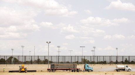 Le Texas lance la construction de son propre «mur» anti-migrants à la frontière avec le Mexique
