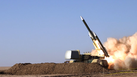 Une photo publiée le 12 octobre 2021 par l'armée iranienne montrant un missile tiré lors d'un exercice militaire dans un lieu tenu secret en Iran (image d'illustration).