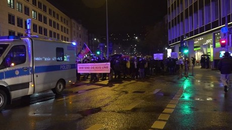 Allemagne : des centaines de personnes manifestent contre les mesures anti-Covid à Stuttgart