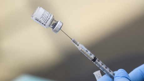 Préparation d'une injection de vaccin contre le Covid-19 (image d'illustration).