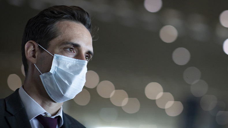Trains : possible d'enlever le masque «rapidement» si «besoin impératif de boire ou de manger»