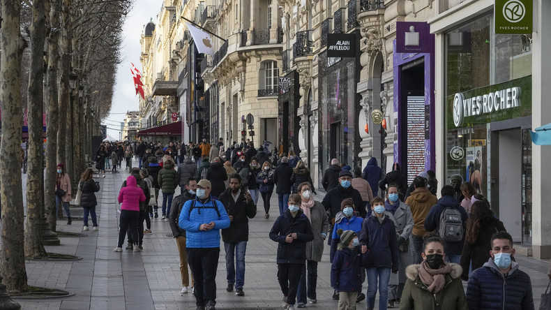 Covid-19 en France : record de contaminations avec plus de 330 000 cas